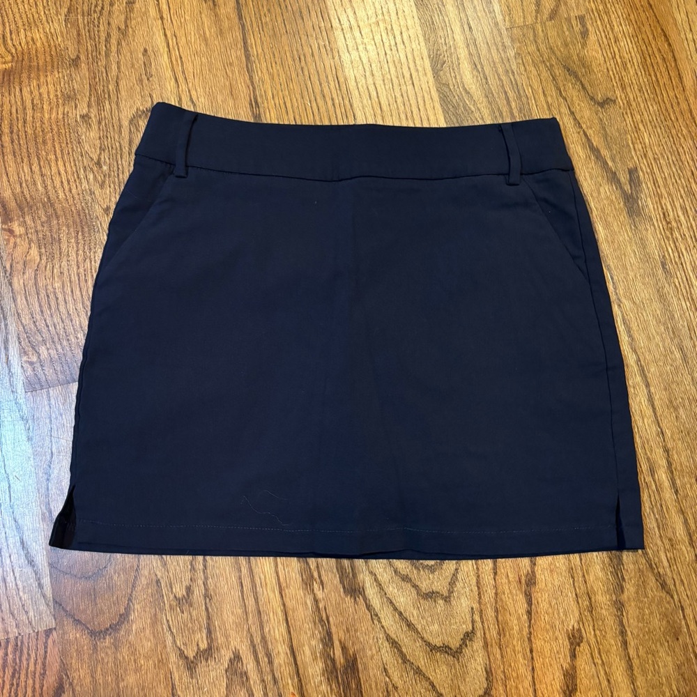 Attyre Women's Black Skort size 4